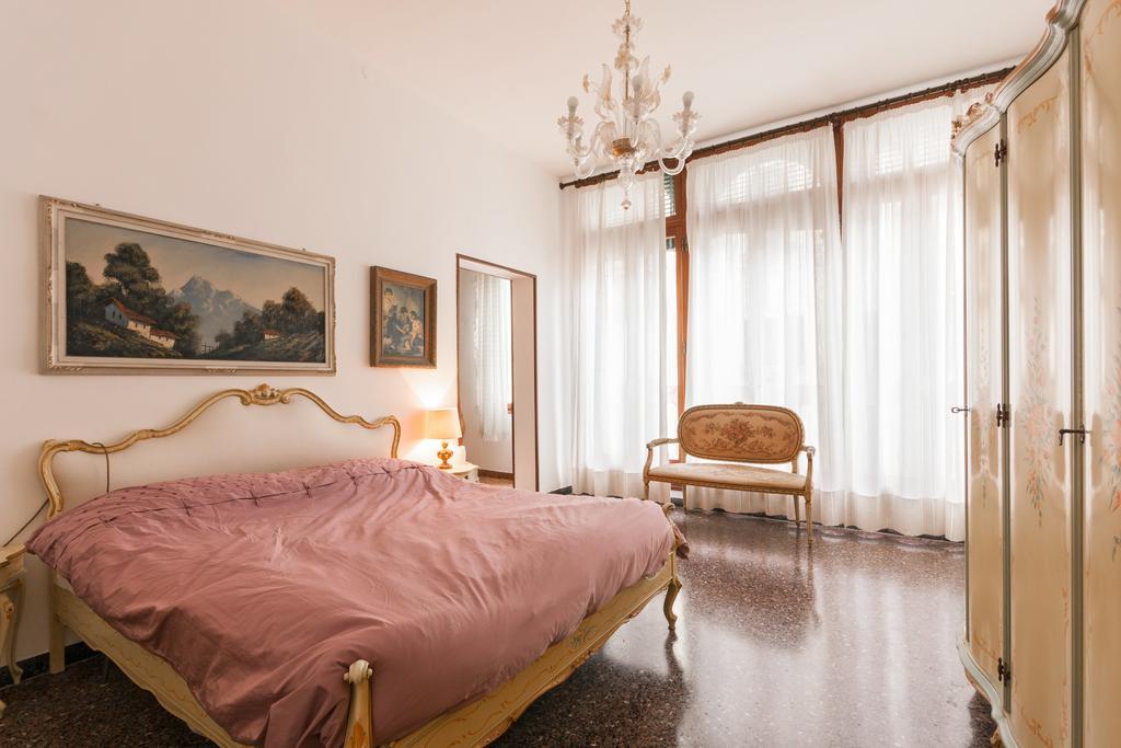 Appartamento Dei Frari Venice Bilik gambar